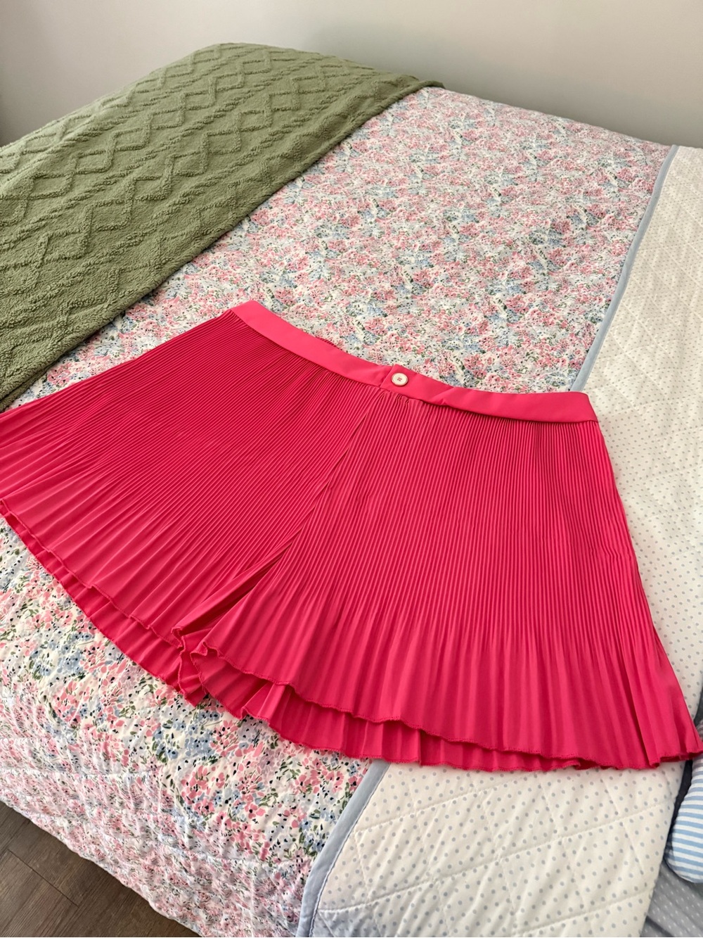 Pleated Hot Pink Women's Shorts